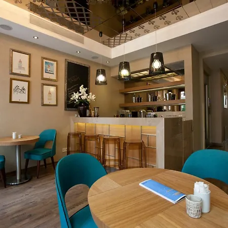 Hotel Collage Taksim 3*