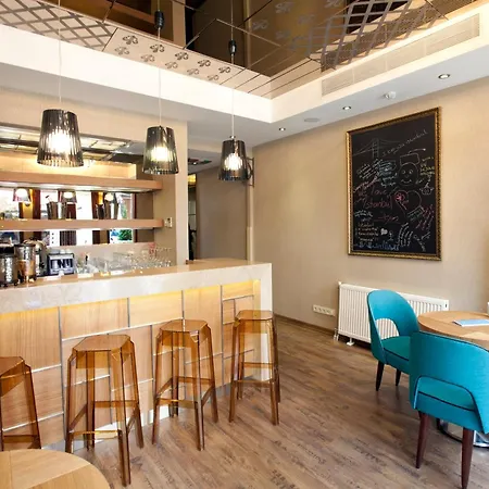 Collage Taksim イスタンブール