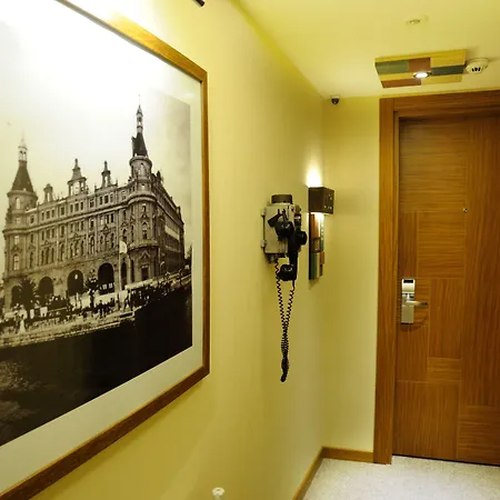 Collage Taksim Szálloda 3*