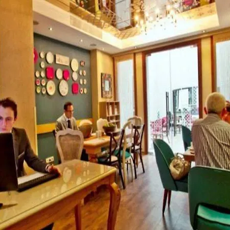 Collage Taksim İstanbul