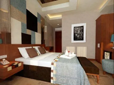 Collage Taksim 3*