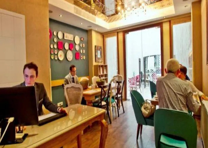 Collage Taksim 이스탄불