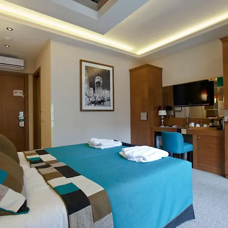 Collage Taksim اسطنبول