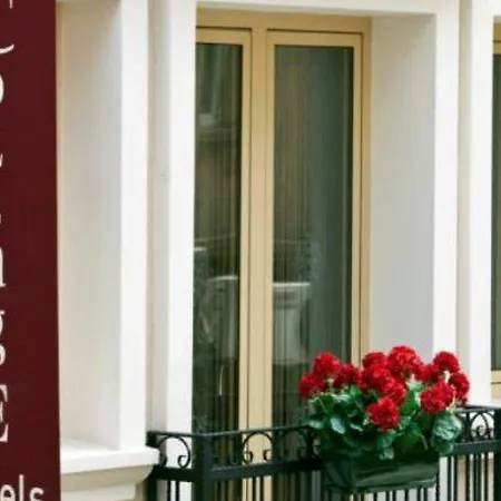 Collage Taksim اسطنبول